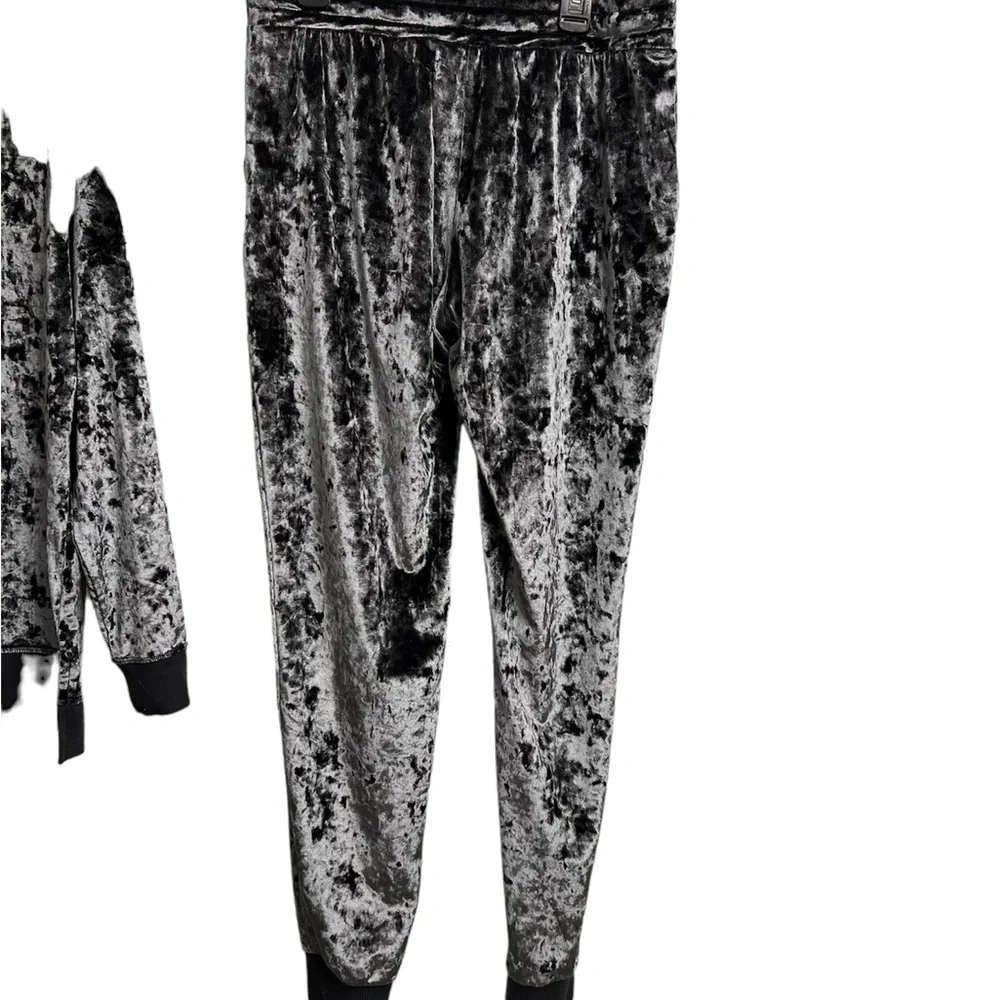 Secret Treasures Velour Soft Gray Pajamas Set size Small - Picture 3 of 9